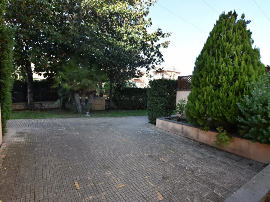 Immagine 6 di Appartamento in vendita  in Via Borgo Ticino a Roma