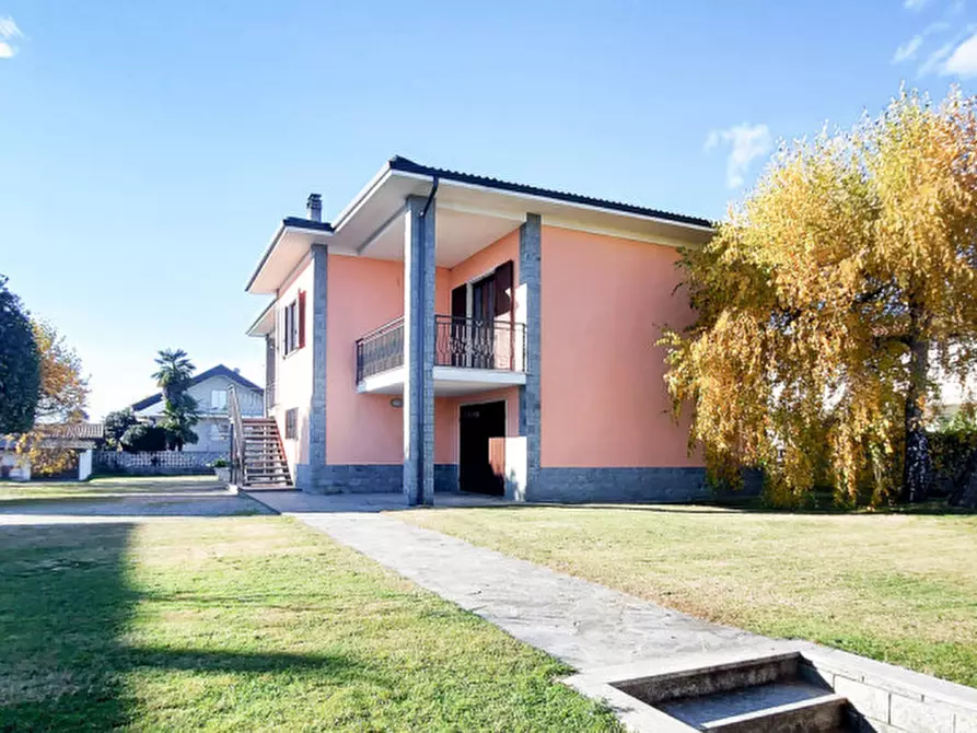 Immagine 2 di Villa in vendita  in via bardesa n 9 a Suno