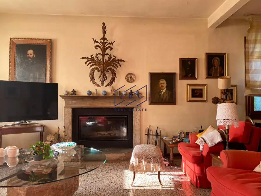 Immagine 1 di Villa in vendita  in Viale Paola Frassinetti a Oderzo
