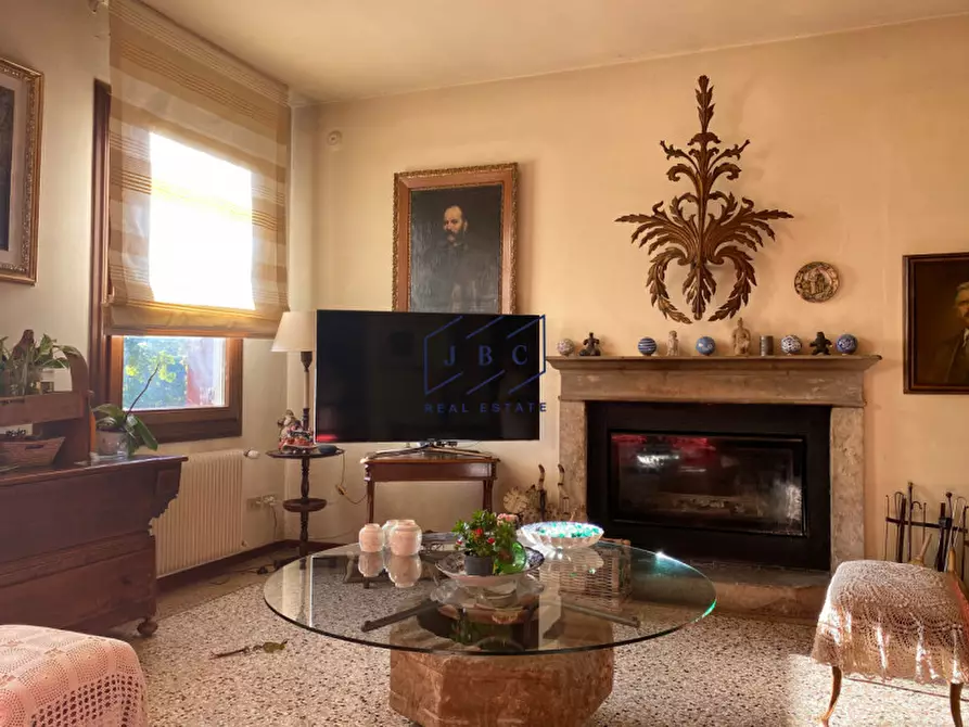 Immagine 2 di Villa in vendita  in Viale Paola Frassinetti a Oderzo