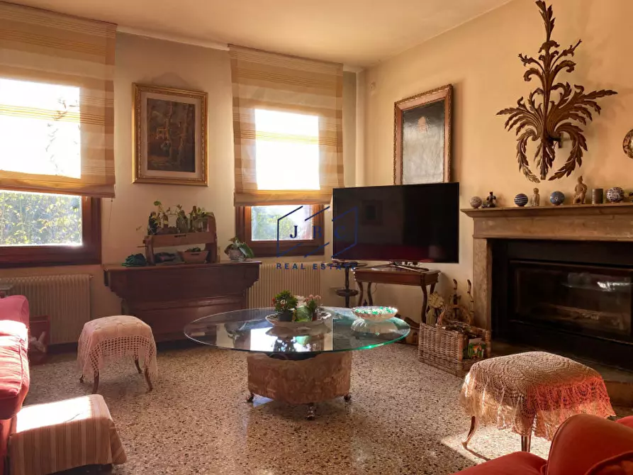 Immagine 3 di Villa in vendita  in Viale Paola Frassinetti a Oderzo