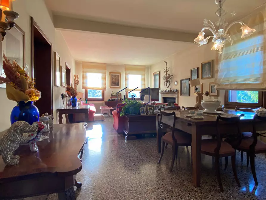 Immagine 5 di Villa in vendita  in Viale Paola Frassinetti a Oderzo