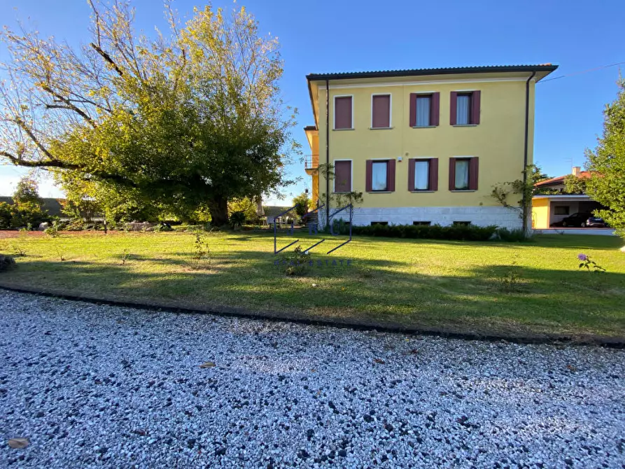 Immagine 35 di Villa in vendita  in Viale Paola Frassinetti a Oderzo