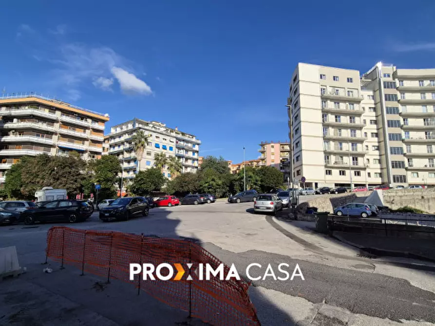 Immagine 1 di Negozio in vendita  in via michele pironti 2 a Salerno