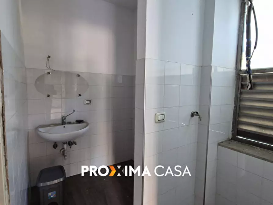 Immagine 8 di Negozio in vendita  in via michele pironti 2 a Salerno