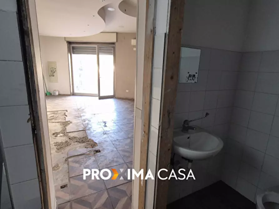 Immagine 9 di Negozio in vendita  in via michele pironti 2 a Salerno