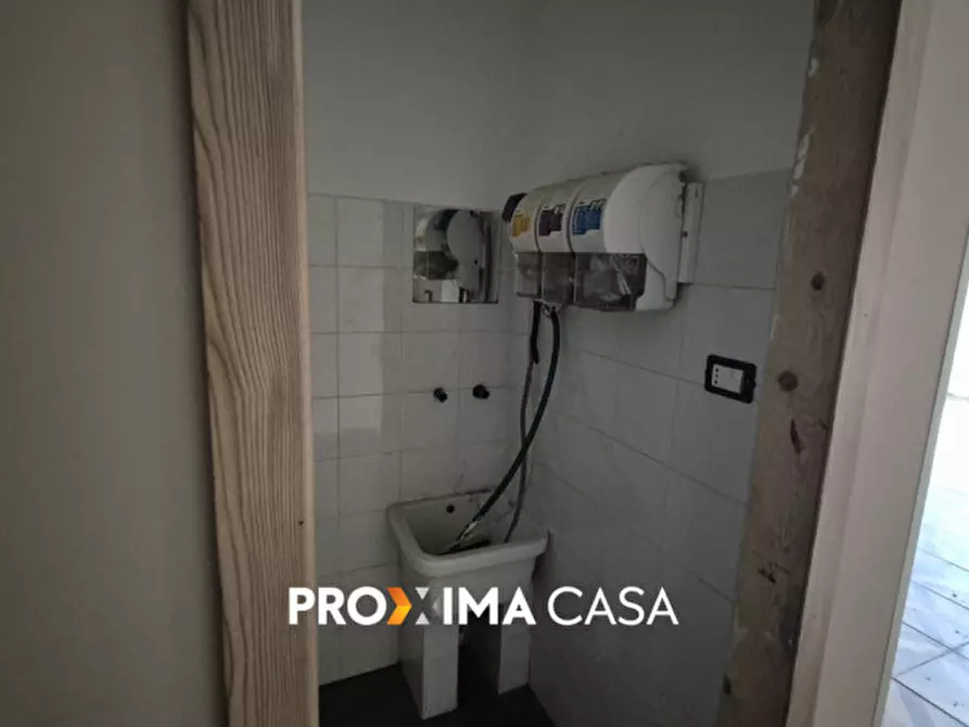 Immagine 10 di Negozio in vendita  in via michele pironti 2 a Salerno