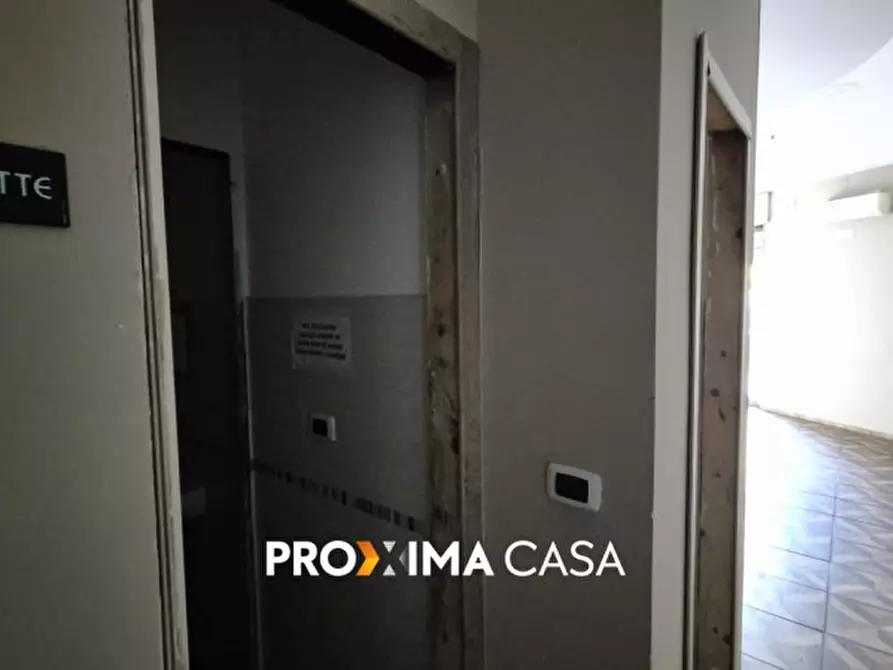 Immagine 12 di Negozio in vendita  in via michele pironti 2 a Salerno