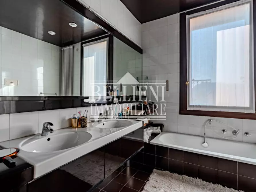 Immagine 26 di Villa in vendita  in Viale Dieci Giugno a Vicenza