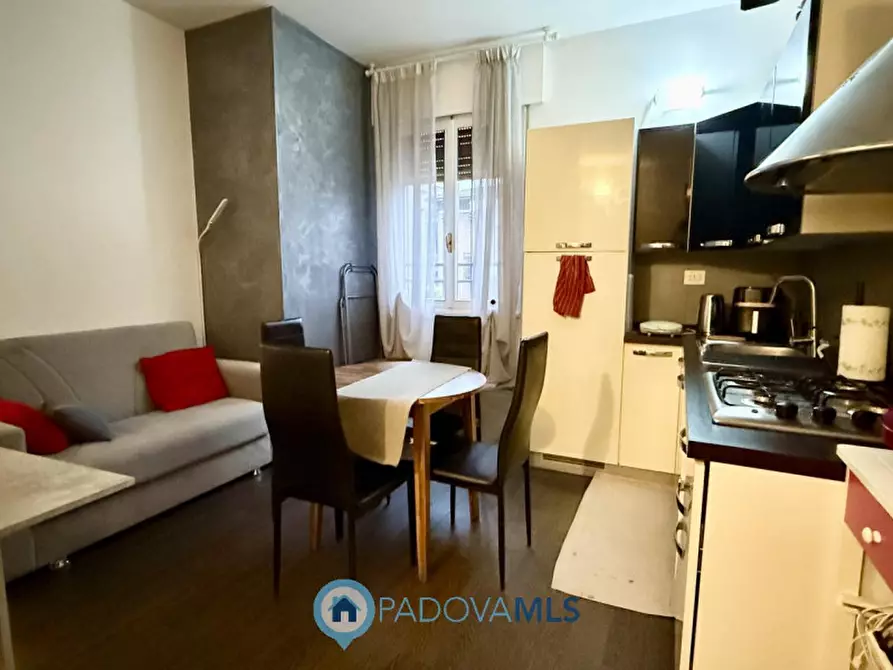 Immagine 3 di Appartamento in vendita  in via Zara a Padova