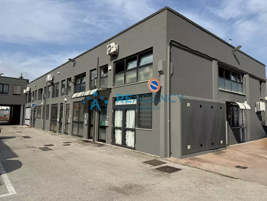 Immagine 1 di Laboratorio in vendita  in Via della Meccanica a Vicenza