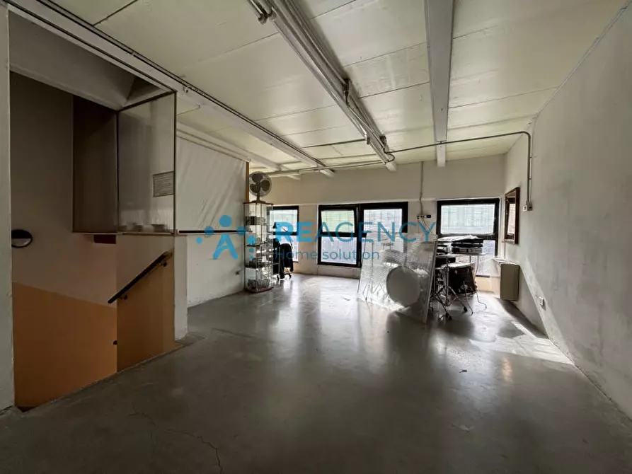 Immagine 3 di Laboratorio in vendita  in Via della Meccanica a Vicenza