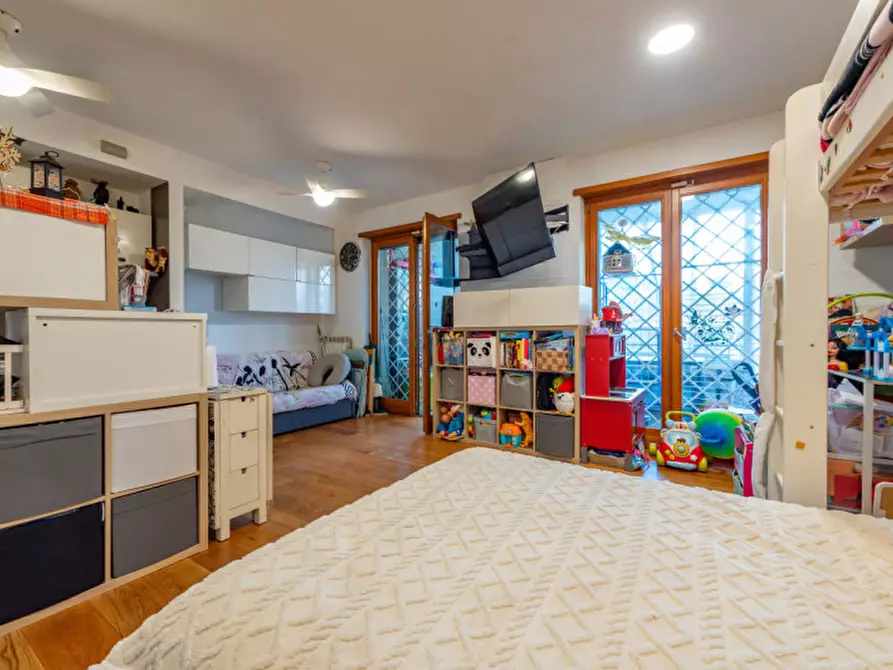 Immagine 5 di Appartamento in vendita  in Via Alberto Giolitti a Roma