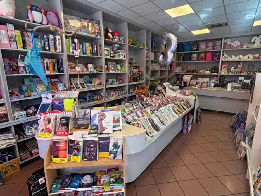 Immagine 4 di Negozio in vendita  in PIAZZA LIBERAZIONE a Vo