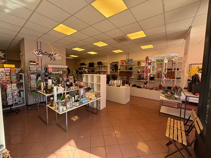 Immagine 6 di Negozio in vendita  in PIAZZA LIBERAZIONE a Vo