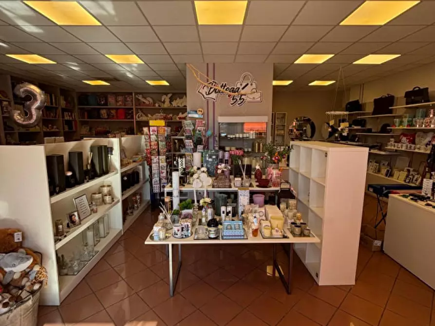 Immagine 7 di Negozio in vendita  in PIAZZA LIBERAZIONE a Vo