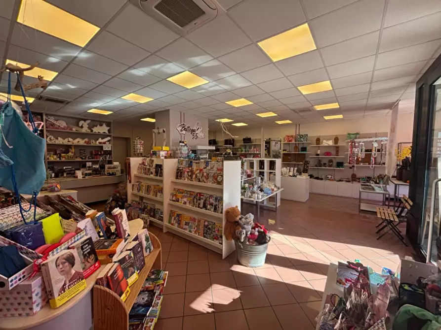 Immagine 8 di Negozio in vendita  in PIAZZA LIBERAZIONE a Vo