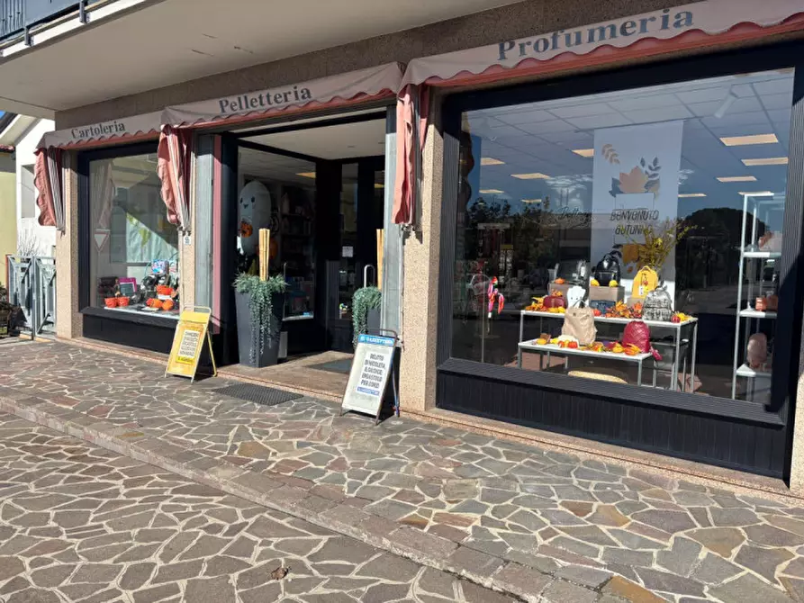 Immagine 9 di Negozio in vendita  in PIAZZA LIBERAZIONE a Vo