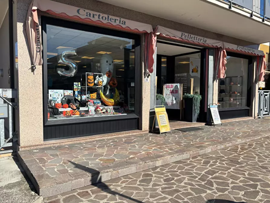 Immagine 11 di Negozio in vendita  in PIAZZA LIBERAZIONE a Vo