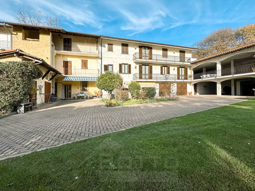 Immagine 2 di Villetta a schiera in vendita  in Via Stefano Niccolini 37 a Oleggio Castello