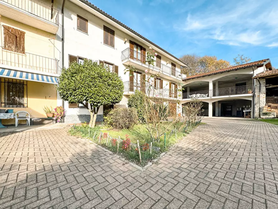 Immagine 4 di Villetta a schiera in vendita  in Via Stefano Niccolini 37 a Oleggio Castello