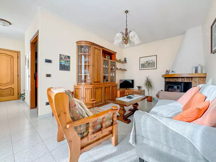 Immagine 5 di Villetta a schiera in vendita  in Via Stefano Niccolini 37 a Oleggio Castello