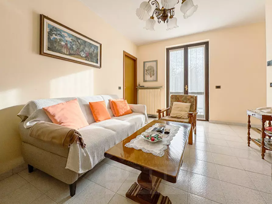 Immagine 6 di Villetta a schiera in vendita  in Via Stefano Niccolini 37 a Oleggio Castello