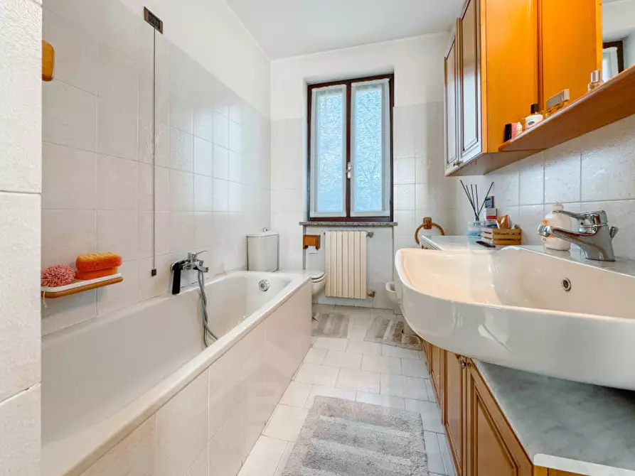 Immagine 13 di Villetta a schiera in vendita  in Via Stefano Niccolini 37 a Oleggio Castello