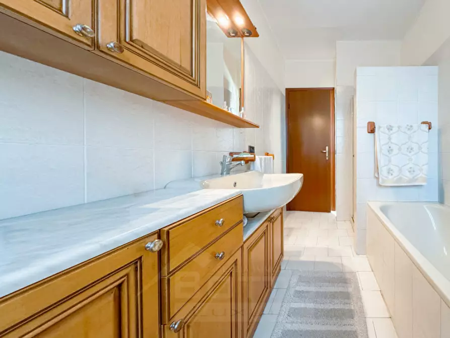 Immagine 14 di Villetta a schiera in vendita  in Via Stefano Niccolini 37 a Oleggio Castello