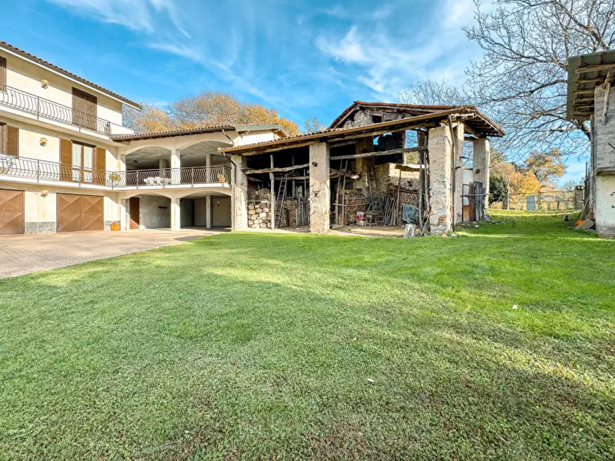 Immagine 27 di Villetta a schiera in vendita  in Via Stefano Niccolini 37 a Oleggio Castello