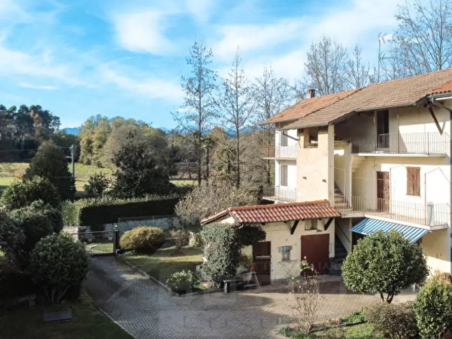 Immagine 29 di Villetta a schiera in vendita  in Via Stefano Niccolini 37 a Oleggio Castello