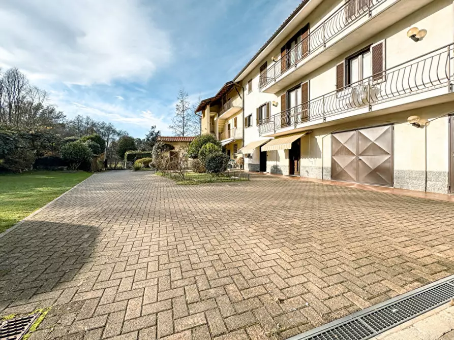 Immagine 32 di Villetta a schiera in vendita  in Via Stefano Niccolini 37 a Oleggio Castello