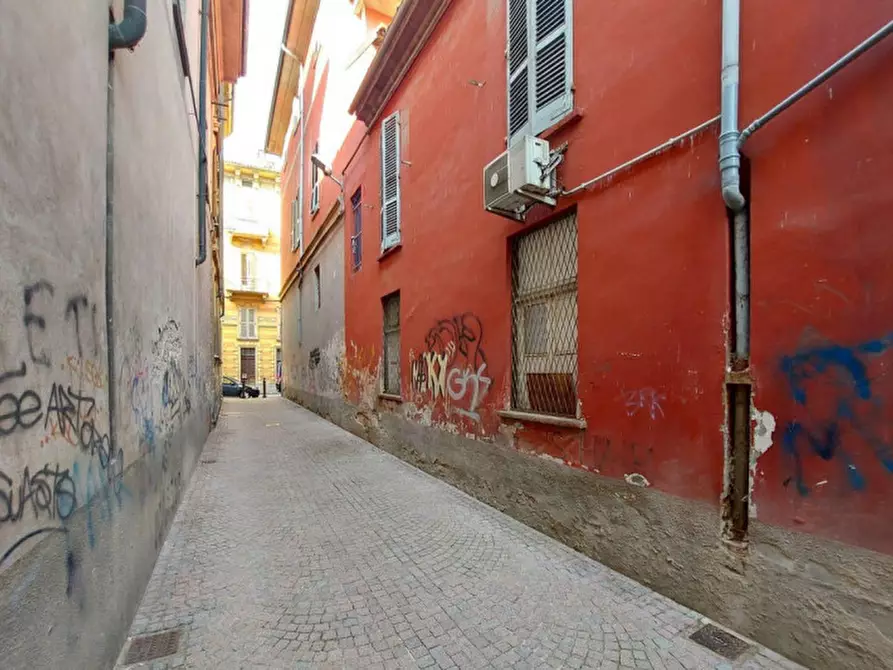 Immagine 15 di Negozio in vendita  in Via Pontida, N. 3-5-7 a Alessandria