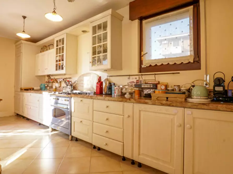 Immagine 2 di Casa indipendente in vendita  a Verona