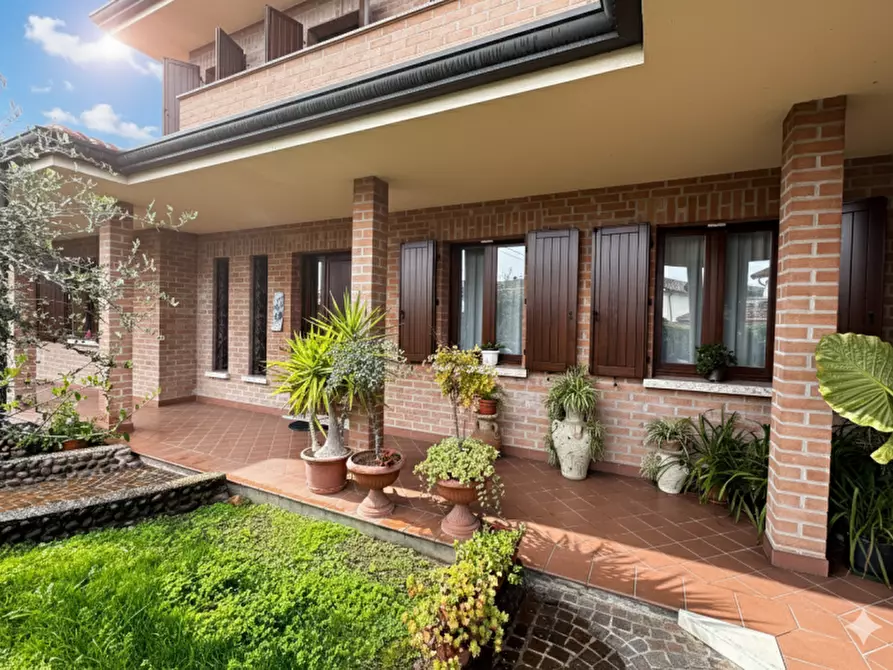 Immagine 2 di Villa in vendita  in Via Sant'Alberto 19 a Badia Polesine