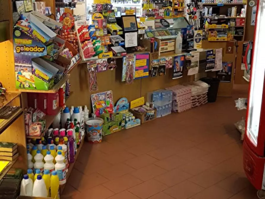 Immagine 1 di Attività commerciale in vendita  in via nizza a Savona