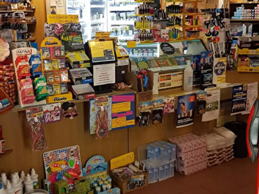 Immagine 3 di Attività commerciale in vendita  in via nizza a Savona