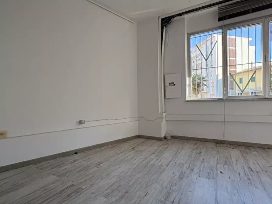 Immagine 2 di Ufficio in affitto  in Via Enrico Mayer a Livorno