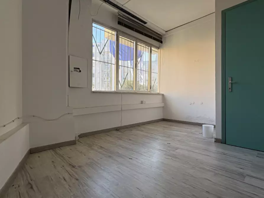 Immagine 4 di Ufficio in affitto  in Via Enrico Mayer a Livorno