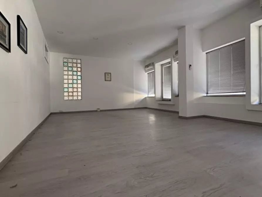 Immagine 5 di Ufficio in affitto  in Via Enrico Mayer a Livorno