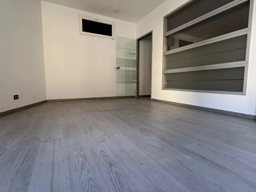 Immagine 8 di Ufficio in affitto  in Via Enrico Mayer a Livorno