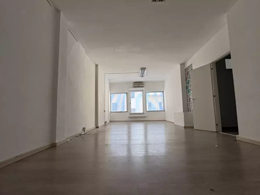 Immagine 9 di Ufficio in affitto  in Via Enrico Mayer a Livorno