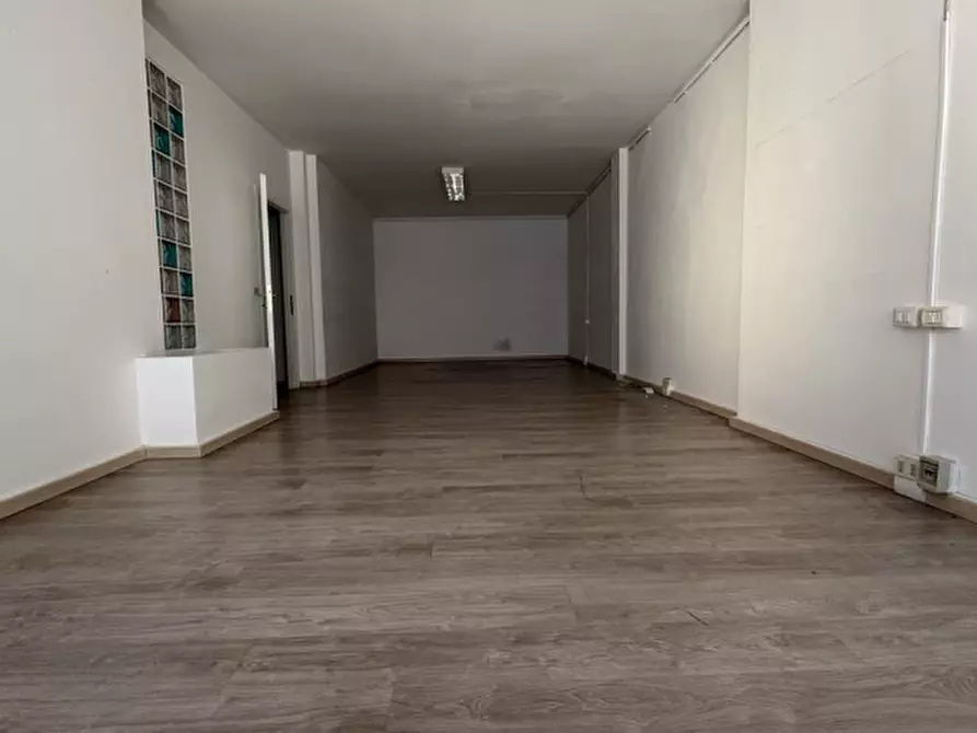 Immagine 11 di Ufficio in affitto  in Via Enrico Mayer a Livorno