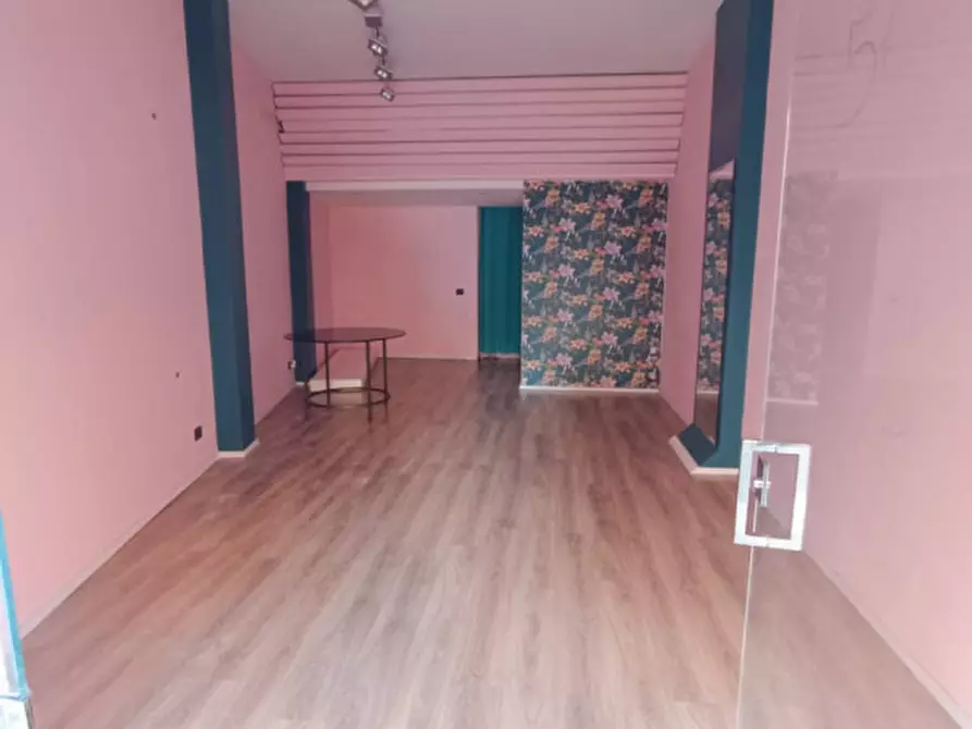 Immagine 3 di Negozio in affitto  in VIA REGINA MARGHERITA, 52 a Andria