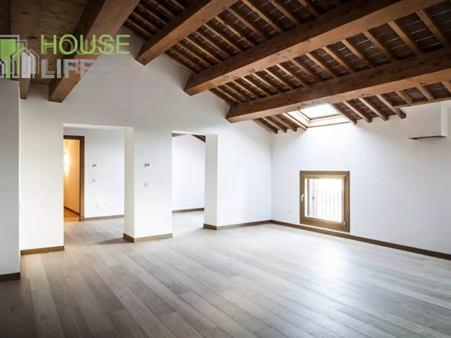 Immagine 13 di Appartamento in vendita  in via Giosuè Carducci a Schio