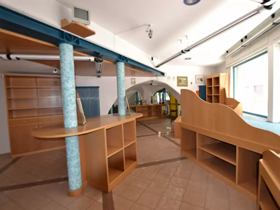 Immagine 2 di Negozio in vendita  a Borgo D'anaunia