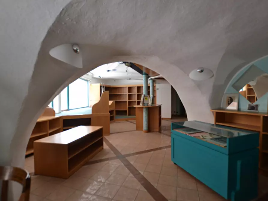 Immagine 14 di Negozio in vendita  a Borgo D'anaunia