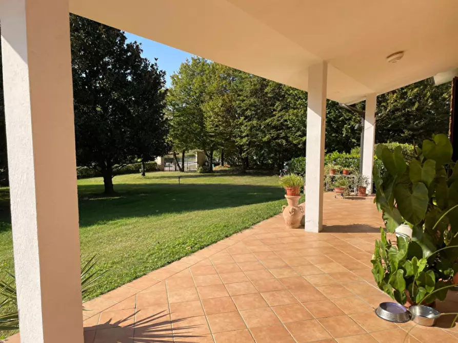 Immagine 1 di Villa in vendita  in via monte alto a Solferino