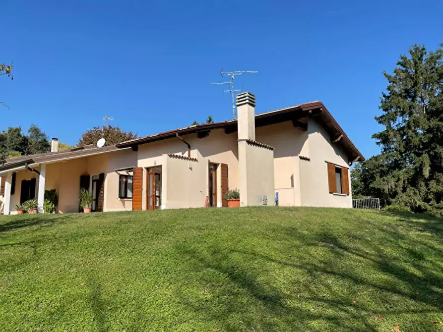 Immagine 3 di Villa in vendita  in via monte alto a Solferino