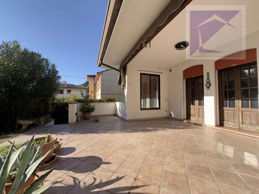 Immagine 1 di Villa in vendita  a San Martino Di Lupari